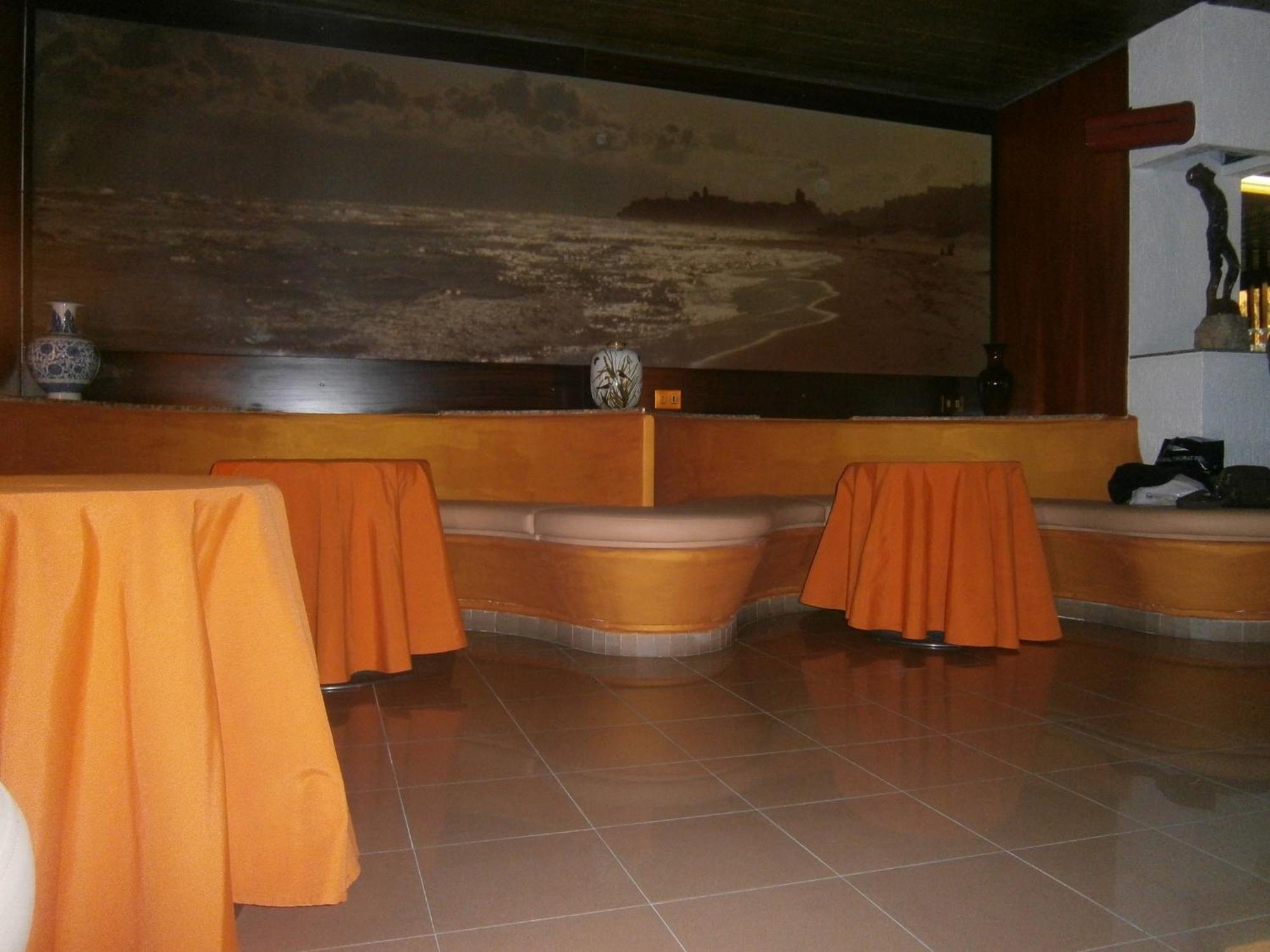Hotel Corona Термоли Екстериор снимка