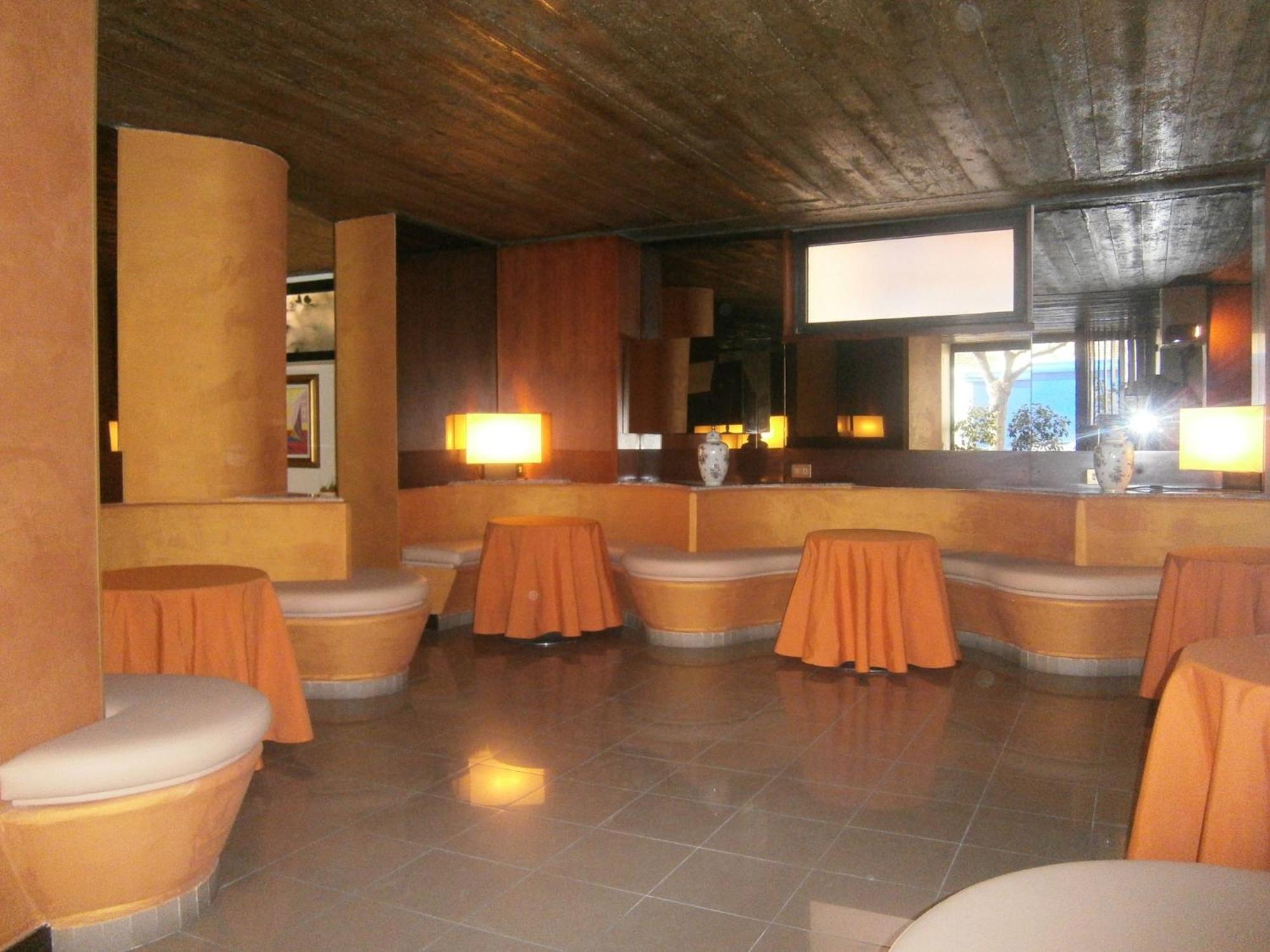 Hotel Corona Термоли Екстериор снимка