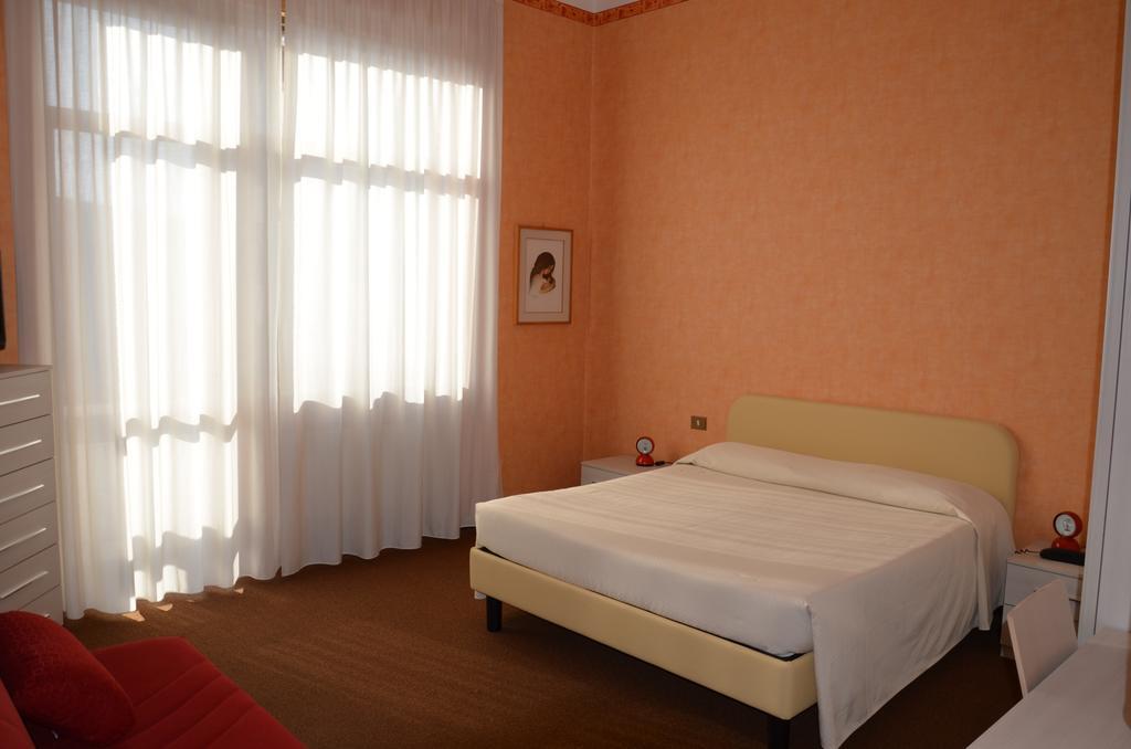 Hotel Corona Термоли Екстериор снимка